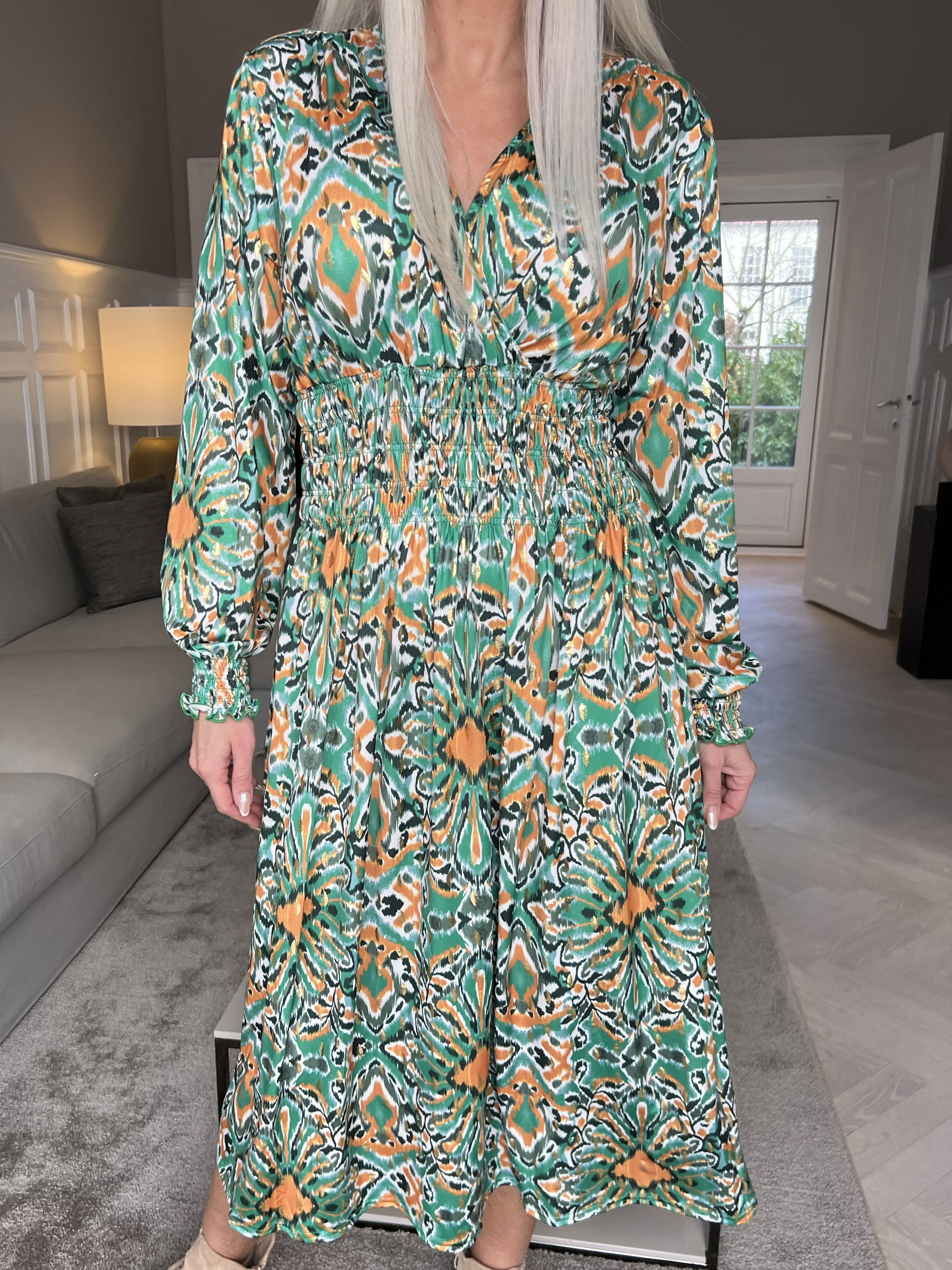 Pams Peacock Midi L/S - Elastisk mønstret kjole i krølfrit stof